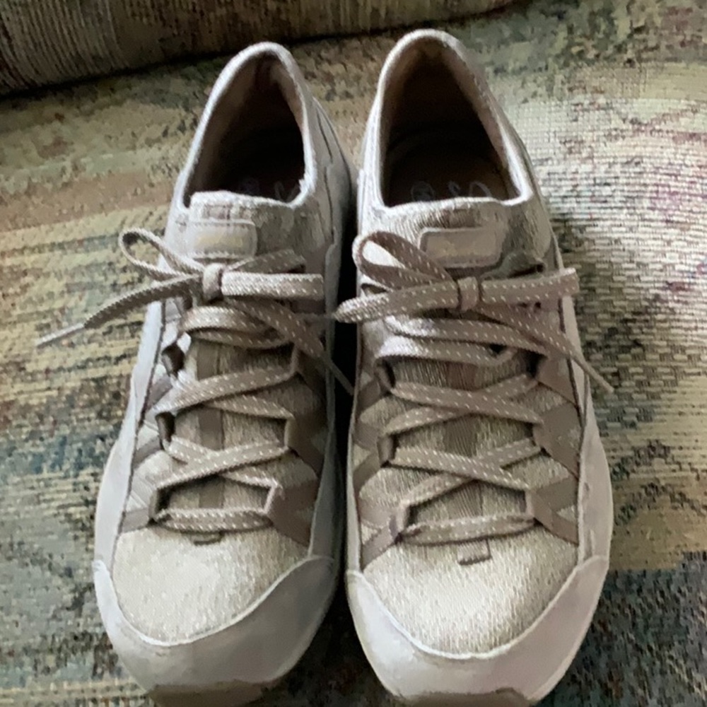 Skechers Seager ZipLine Sneaker in Natural Size7.5